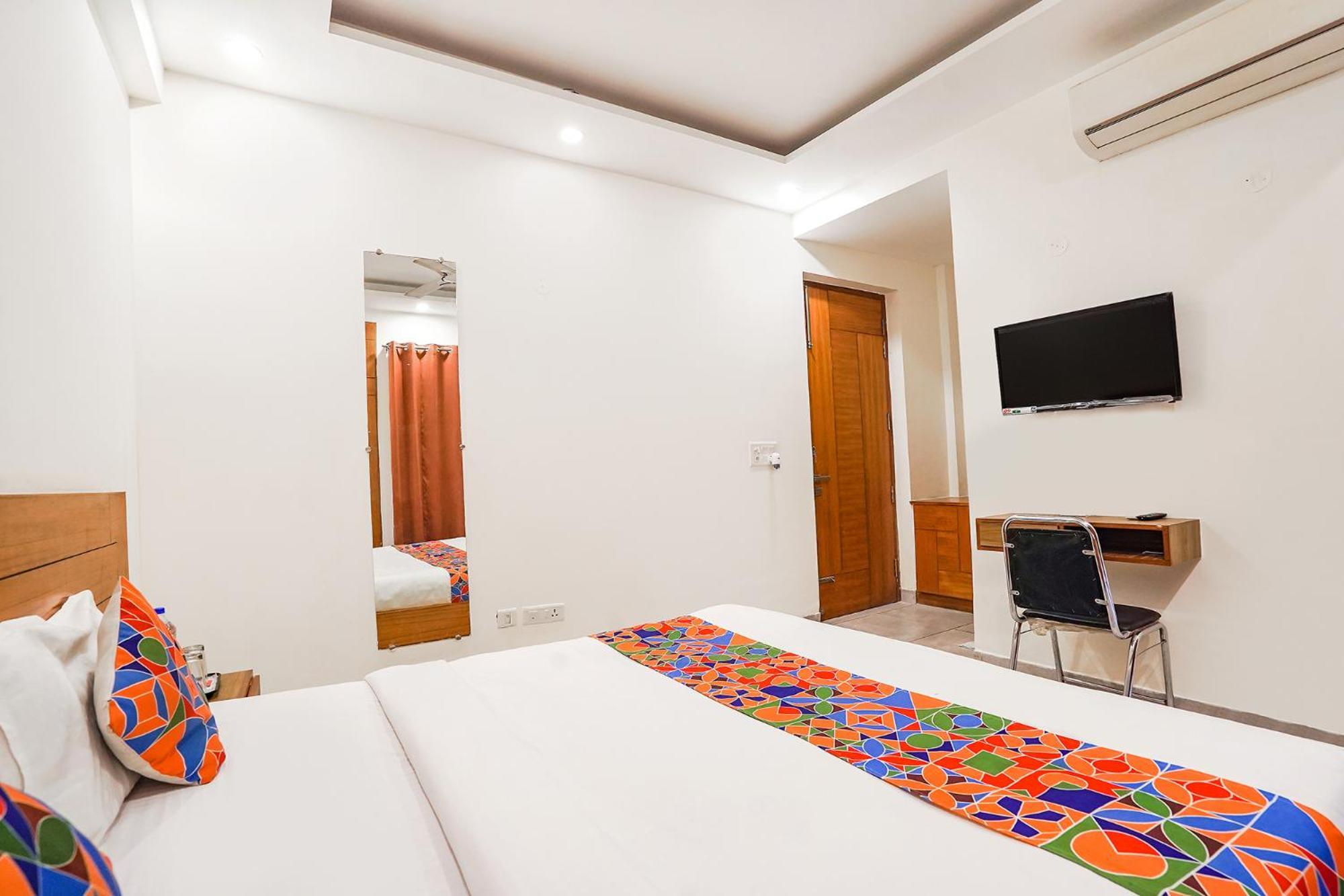 Fabhotel Emoji Stays Gurgaon Exterior photo