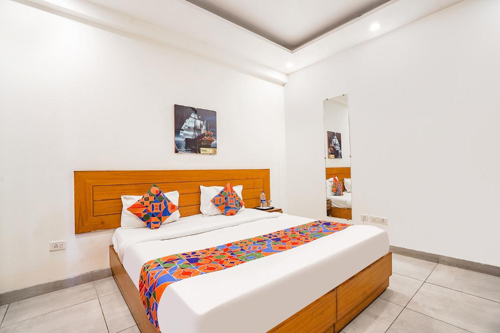 Fabhotel Emoji Stays Gurgaon Exterior photo