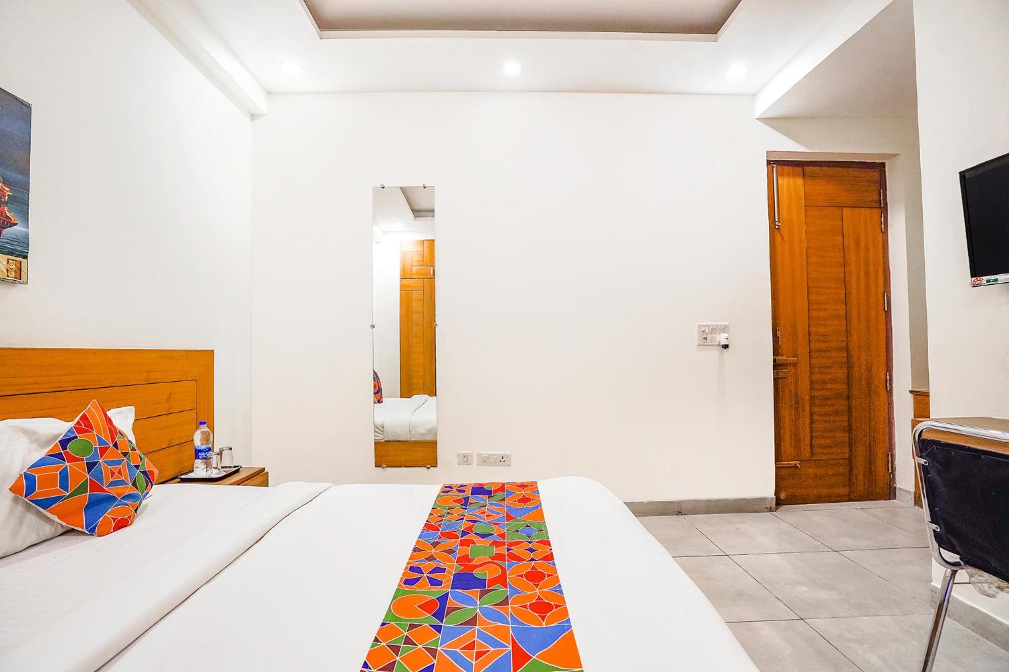 Fabhotel Emoji Stays Gurgaon Exterior photo