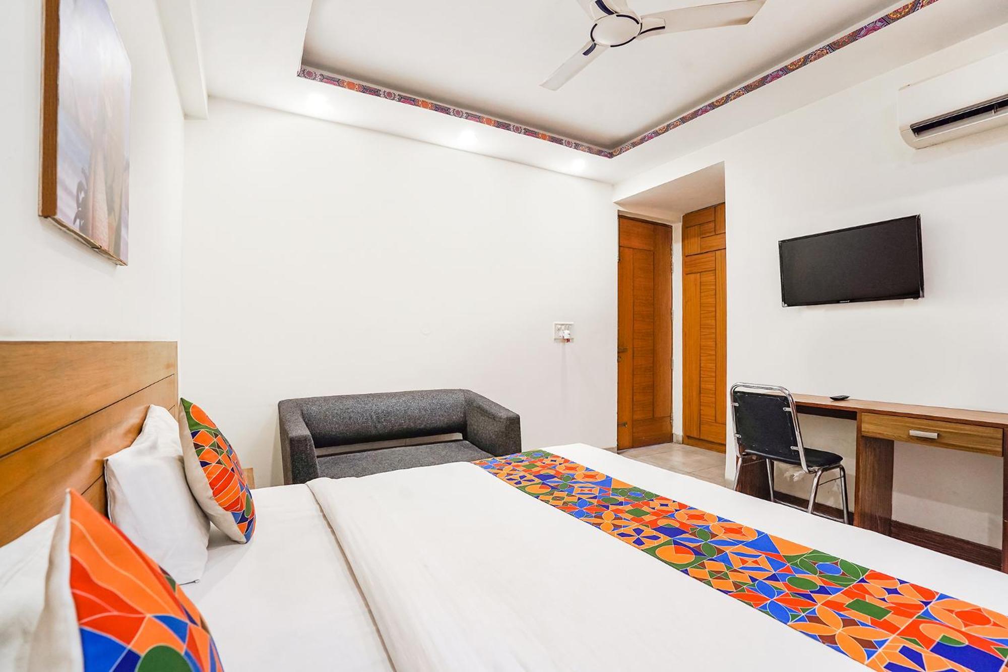 Fabhotel Emoji Stays Gurgaon Exterior photo